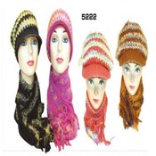 Womens Knit Hat &amp; Scarf