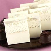 Ivory Scalloped Edge Favor Boxes